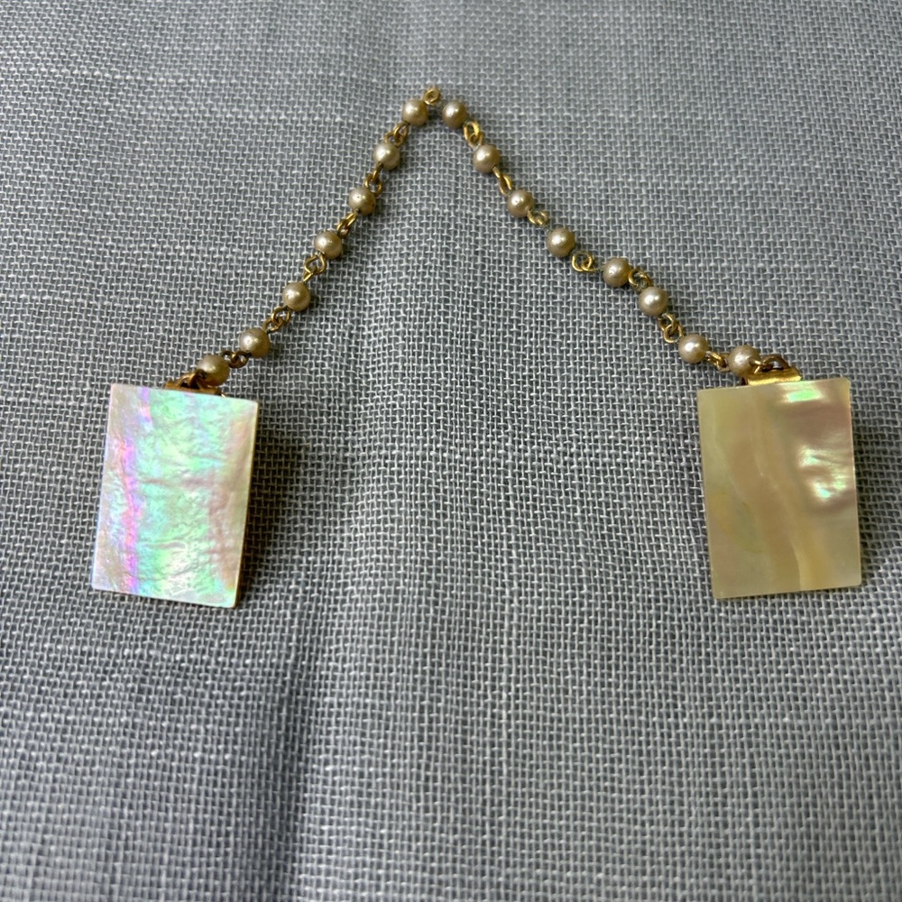 Vintage Gold Tone MOP faux pearl beaded classic retro Sweater Clip - Picture 3 of 5
